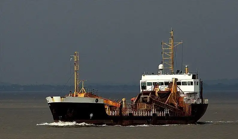 Tàu nạo vét để bán