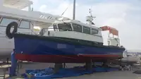 Tàu chở thủy thủ đoàn để bán