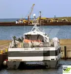 Tàu chở thủy thủ đoàn để bán
