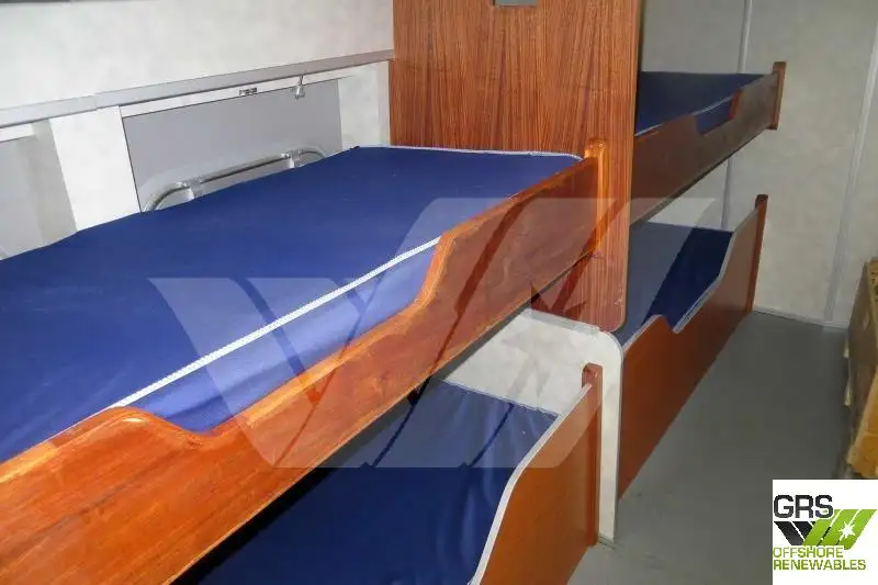 Tàu làm việc để bán