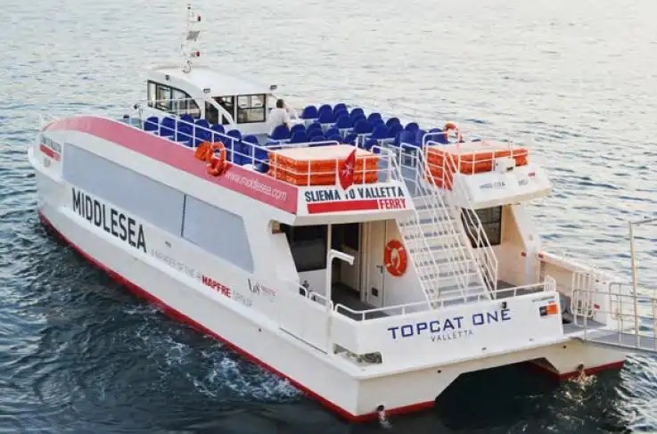 Tàu chở khách để bán