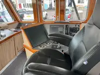 Tàu kéo lưới để bán