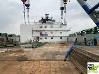 Sà lan chở người để bán