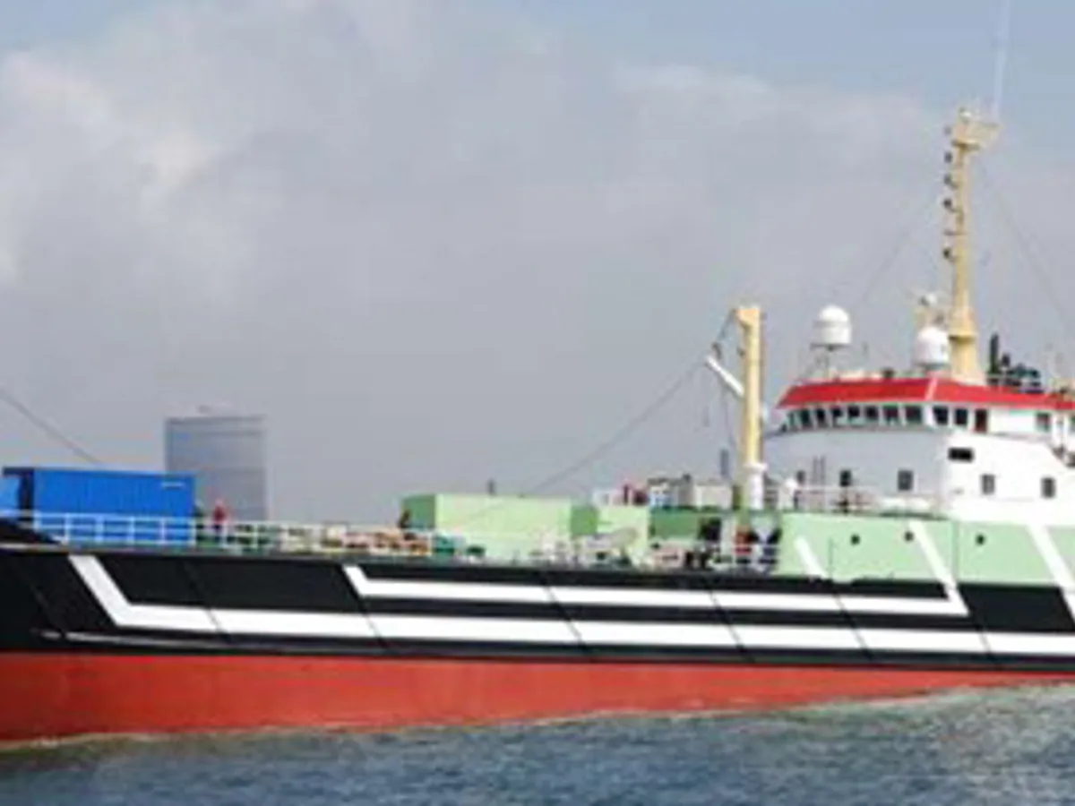 Tàu kéo lưới để bán