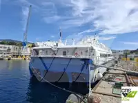 Tàu du lịch để bán