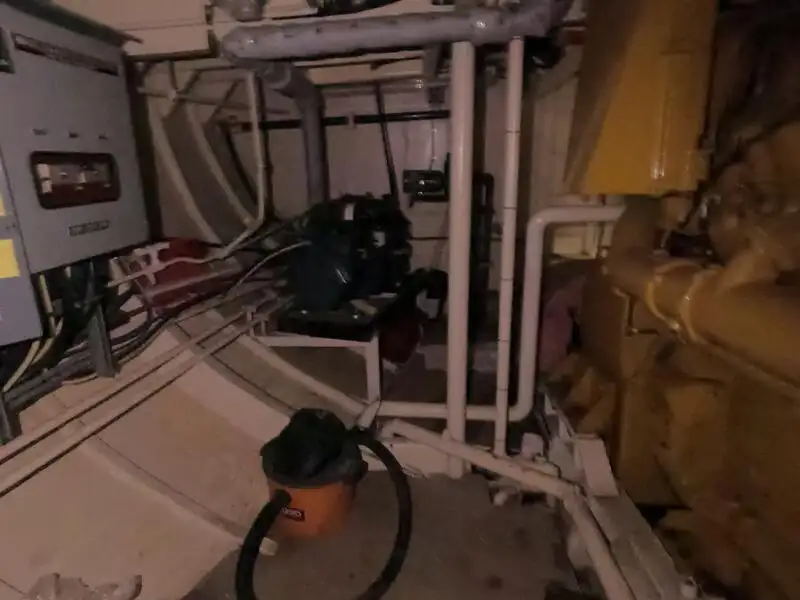 Tàu kéo để bán