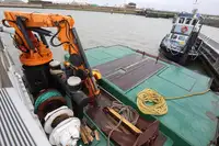 Tàu kéo để bán