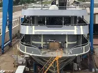 Tàu chở khách để bán