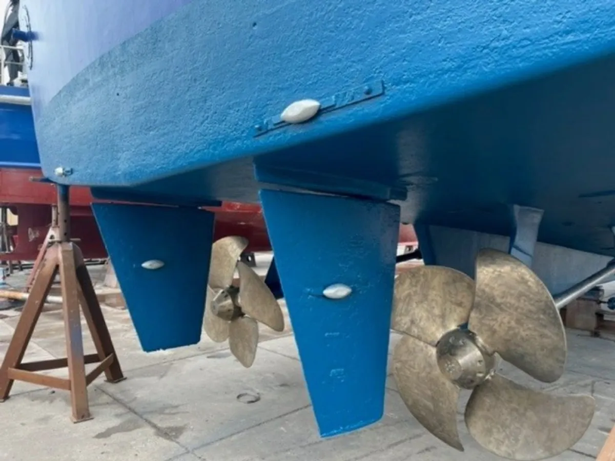 Tàu tuần tra để bán