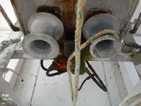 Tàu kéo lưới để bán