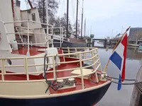 Tàu dẫn đường để bán