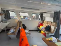 Tàu container để bán