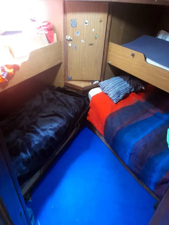 Tàu câu dài để bán