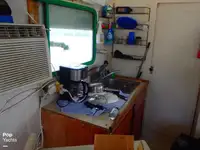 Tàu kéo lưới để bán