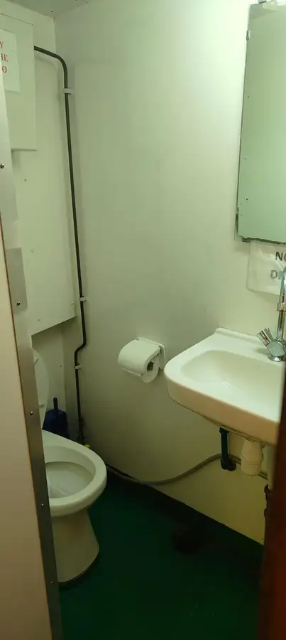 Tàu cung cấp để bán