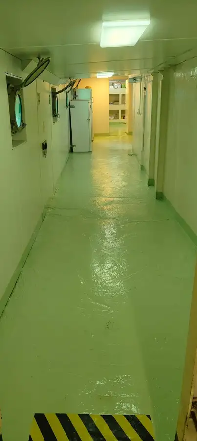 Tàu cung cấp để bán