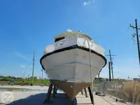 Tàu chở thủy thủ đoàn để bán