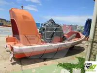 Tàu cứu hộ để bán