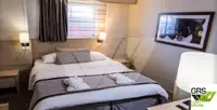 Tàu du lịch để bán