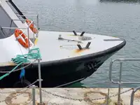 Tàu du lịch để bán