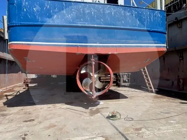 Tàu kéo lưới ngang để bán
