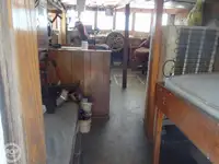 Tàu kéo lưới để bán