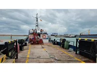 Tàu chở thủy thủ đoàn để bán