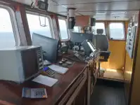 Tàu kéo lưới để bán