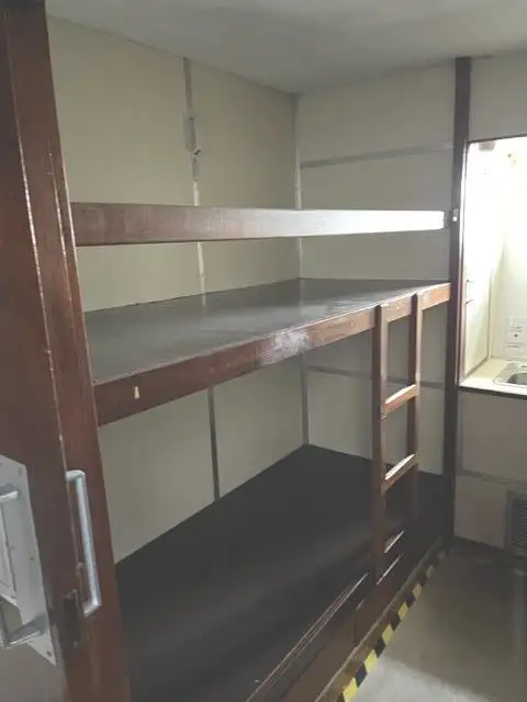 Sà lan chở người để bán