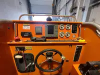 Tàu làm việc để bán