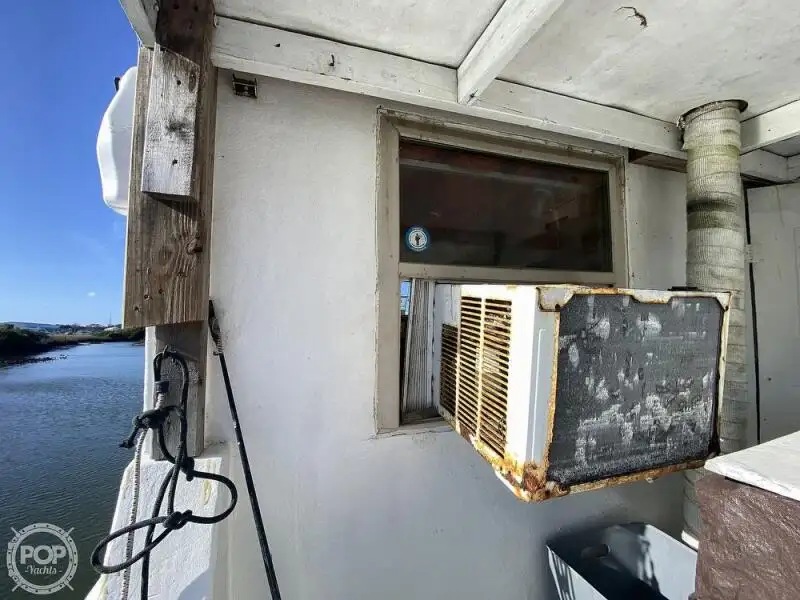 Tàu kéo lưới để bán