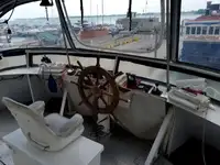 Tàu du lịch để bán