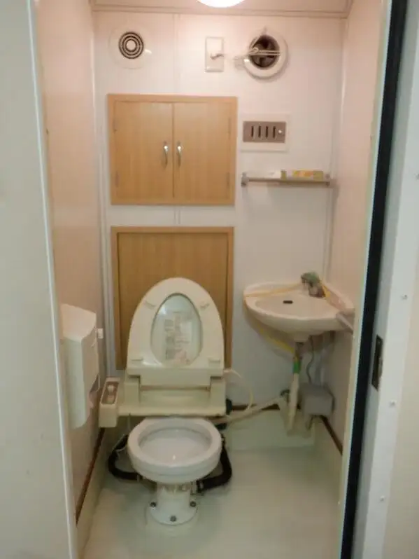 Tàu tuần tra để bán