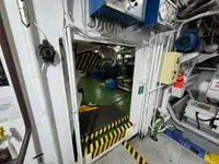 Tàu container để bán