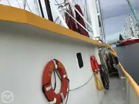 Tàu kéo lưới để bán
