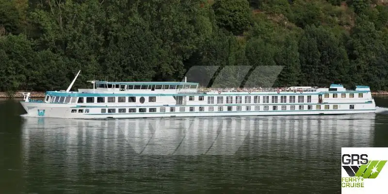 Tàu du lịch để bán