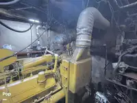 Tàu kéo lưới để bán