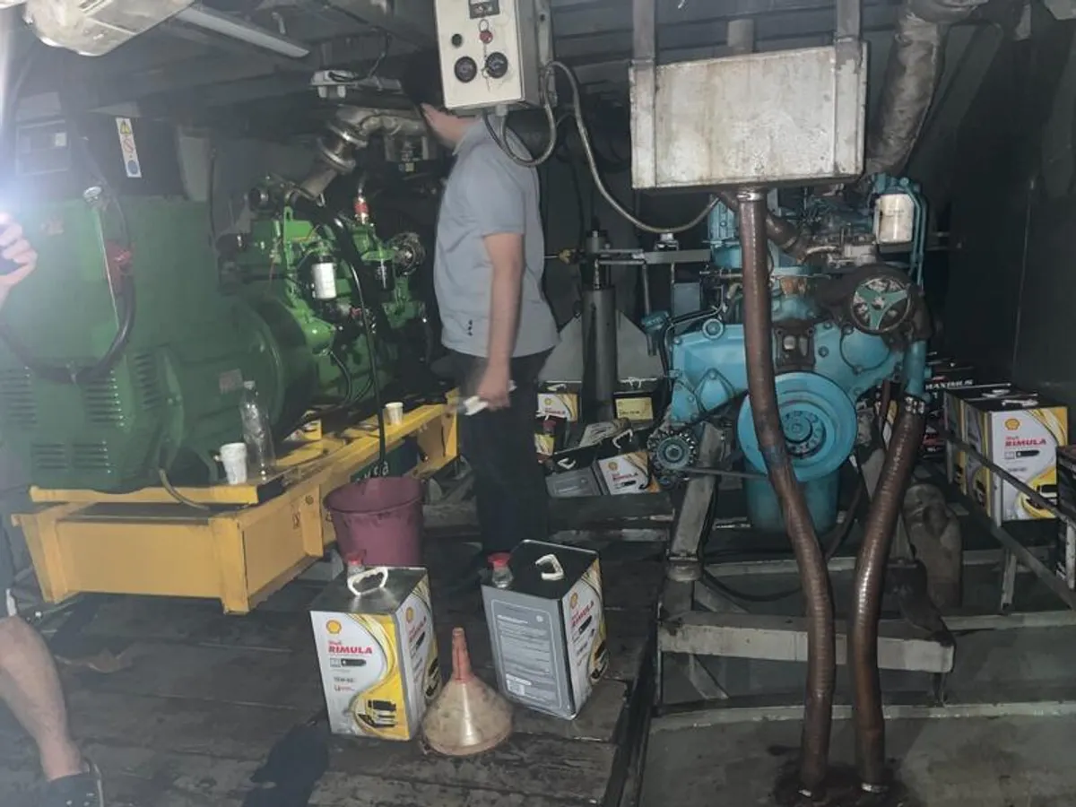 Tàu lưới vây để bán