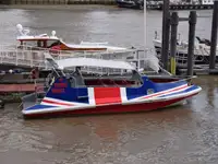 Tàu du lịch để bán