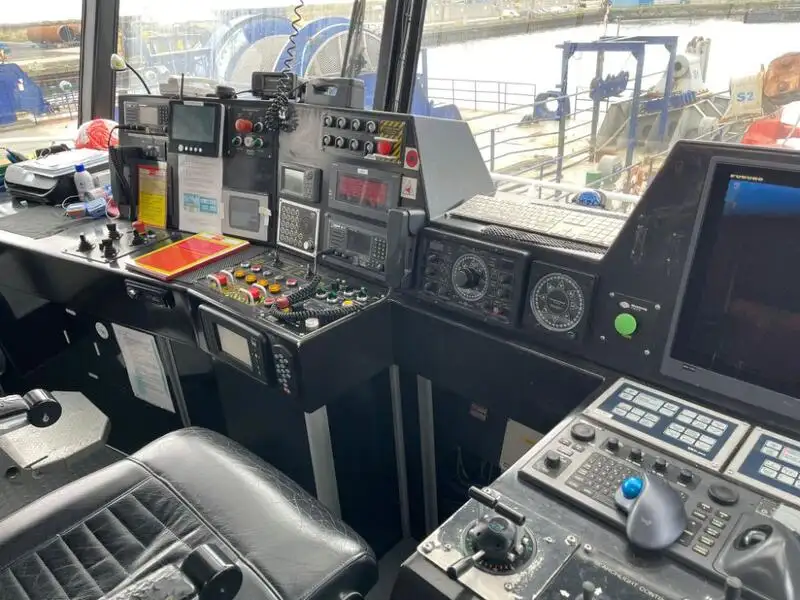Tàu container để bán