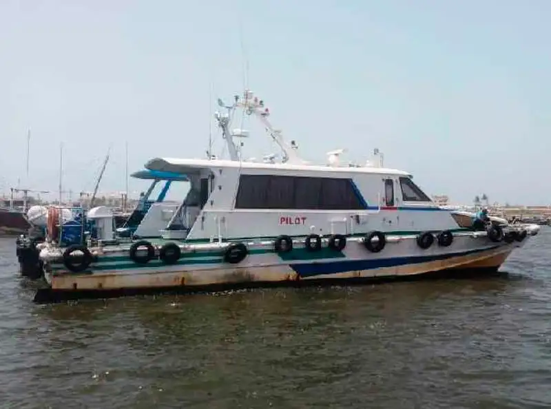 Tàu dẫn đường để bán