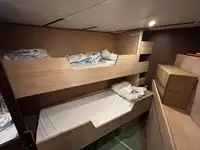 Tàu khảo sát để bán