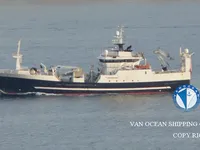 Tàu kéo lưới để bán