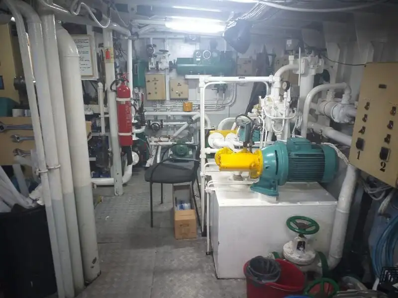 Tàu kéo để bán