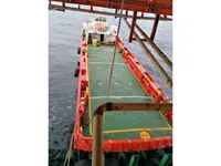 Tàu chở thủy thủ đoàn để bán