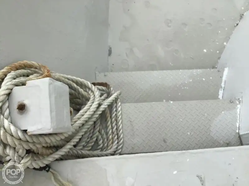 Tàu kéo lưới để bán