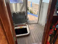 Tàu dẫn đường để bán