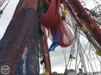 Tàu kéo lưới để bán