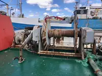Tàu kéo lưới để bán