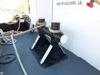 Tàu kéo để bán